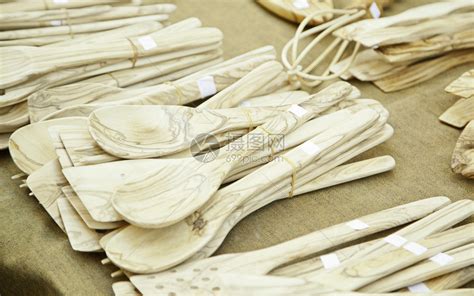 卖手工木制勺子工匠厨房用具家户外高清图片下载-正版图片307701653-摄图网