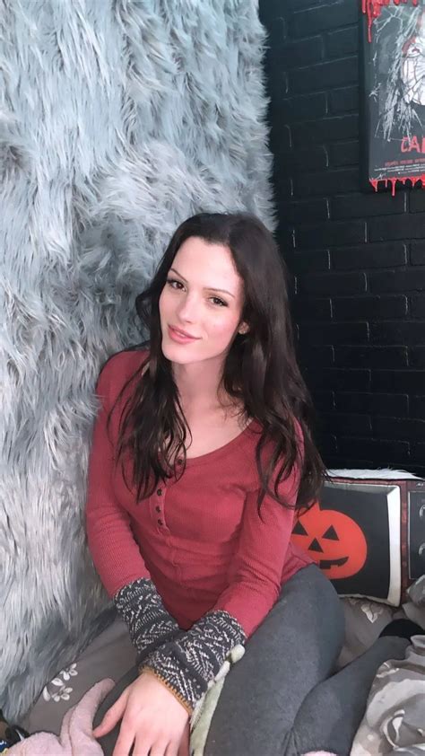 Carrie Emberlyn | Scrolller