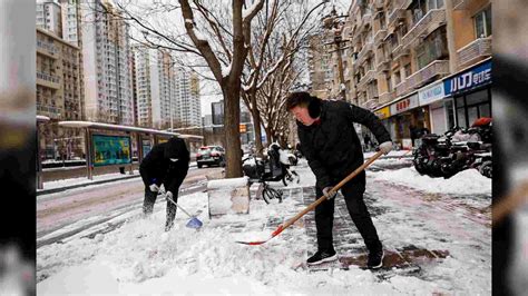 Chinese capital closes highways after heavy snowfall