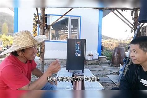 父母在韩国打工，每年中秋节小伙都自己上山扫墓，买菜买肉做饭【东北鸭蛋说白了】 - YouTube
