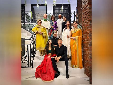 Hrithik Roshan, Saba Azad hold hands, pose with family at Diwali ...