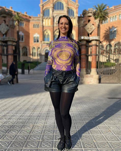 Ibi Smiles | Scrolller