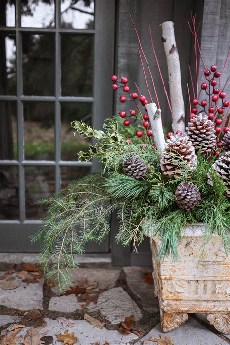 How to Make Outdoor Christmas Planters using Evergreen Boughs - Threads ...