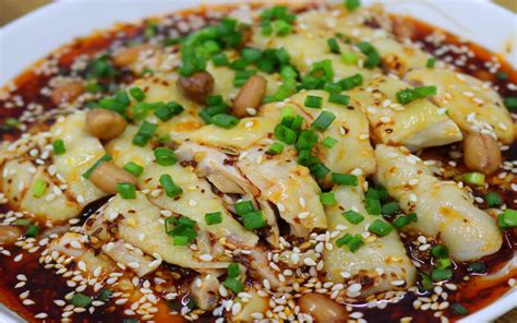 川菜大厨教你制作口水鸡，麻辣鲜香非常爽口，调酱汁最为关键 - 哔哩哔哩