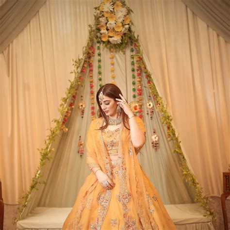 अतहर आमिर की दुल्हनिया बनने को तैयार कश्मीर की कली महरीन, मेहंदी की ...