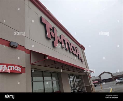 Building tj maxx hi-res stock photography and images - Alamy