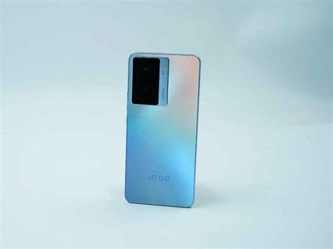 iQOO Z7 Review : Playing it safe