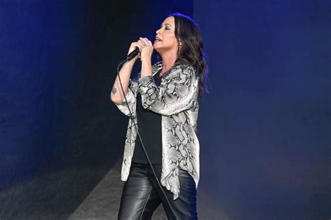 Alanis Morissette announces 1st Las Vegas residency at Caesars Palace ...