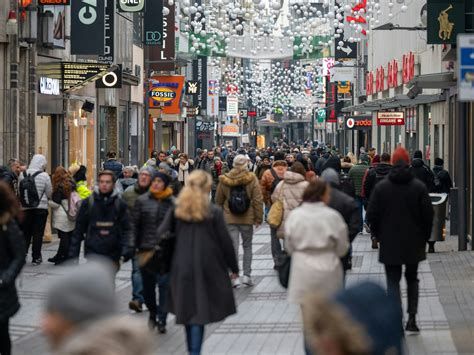 Verkaufsoffener Sonntag in Köln: Polizei-Einsatz sorgt für Zoff | Express