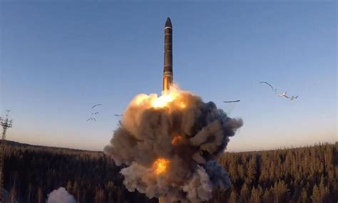 普京指挥俄军战略核演习 大规模试射可携带核弹头导弹|普京|俄军|导弹_新浪新闻