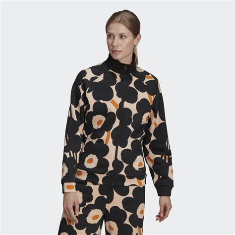 3 times Deepika Padukone made a case for colourful prints