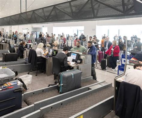 Biometric Airport Boarding Widens Despite Pushback | Newsmax.com