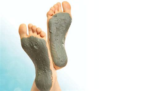 DIY Body-Detox Foot Mask | Femina.in