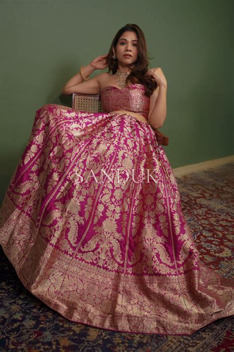 Eleanor Lehenga – Sanduk