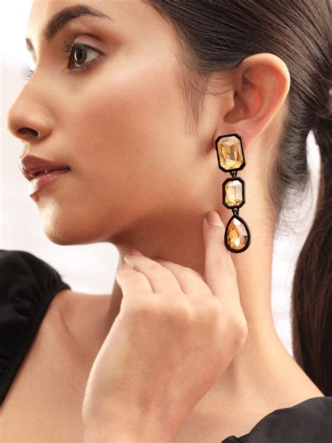 Rubans Offers Finest Quality Earrings Collection Online.