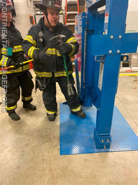 Firefighter Forcible Entry 的图像结果