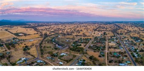 Country Town 的图像结果