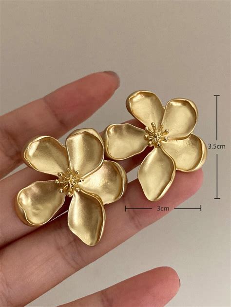 Flower Design Stud Earrings | SHEIN USA