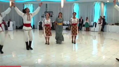 Все видели как танцуют молдаване на свадьбах?