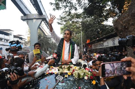 Mumbai cops books 100 persons including NCP leaders for crowding ...