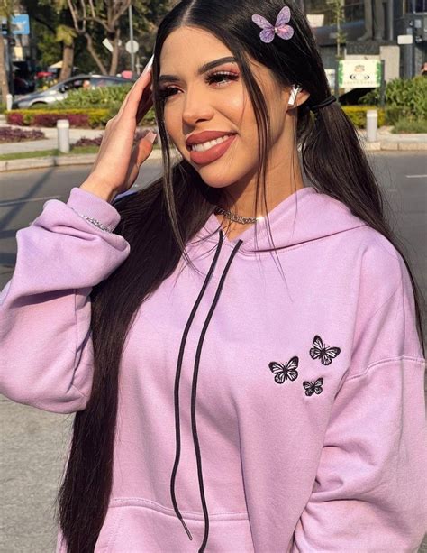 Yeri Mua | Fotos mujeres bonitas, Trajes despistados, Famosas guapas