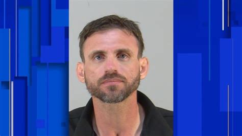 Man with knife threatens Eustis bank workers, police say