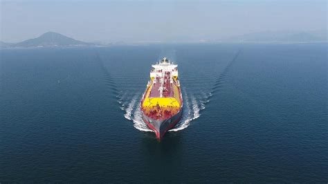 Indian Oil signs 10-year LNG supply contract with Total Energies ...