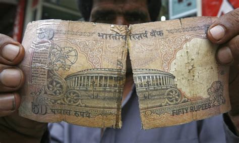 ATM से निकल आए कटे-फटे नोट तो क्या करें, कहां से बदलेगा? ये है तरीका ...