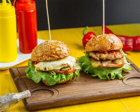 Binge Eat Kaw Kaw Burger - Malaysia Travel Guide | Flamingo Travels