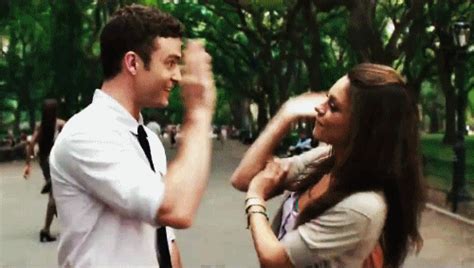 9 Ways To Attract Women Just By Your Body Language