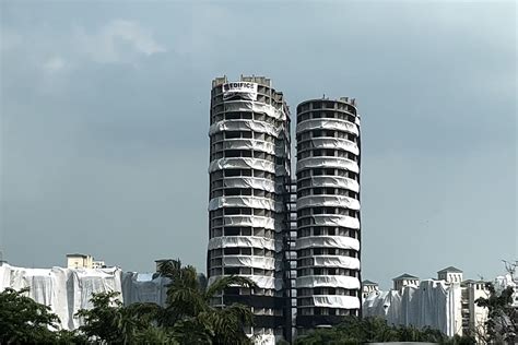 In Just 7 Seconds, Noida Twin Towers Will Be History THE NEW INDIAN ...