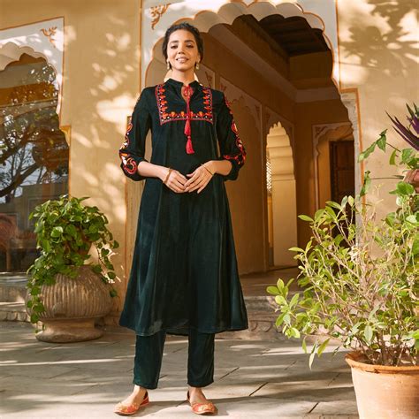 Buy Emerald Green Velvet A-Line Embroidered Kurta | Rustorange