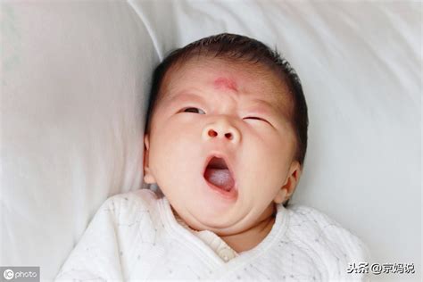 婴儿睡觉不踏实易醒（宝宝睡觉不踏实）-幼儿百科-魔术铺