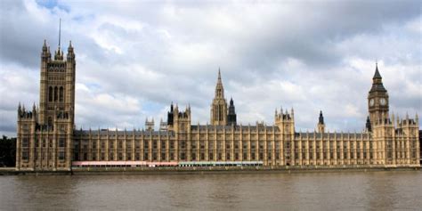Big Ben: la historia del icónico reloj londinense que empezó a marcar ...