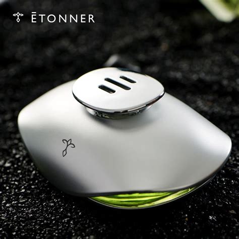 ETONNER PARADE UNDER THE TRIUMPH - GREEN TEA – DolphinAccessories