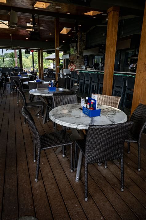 Eddie's on Lake Norman: Lakeside Dining in North Carolina