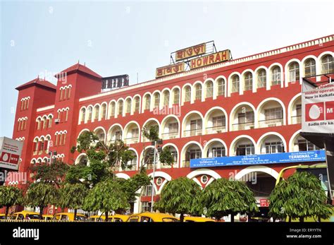 Howrah Station Local Train 的图像结果