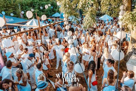 Düsseldorfs größte "Open Air White Party" Summer Closing 2024 ...