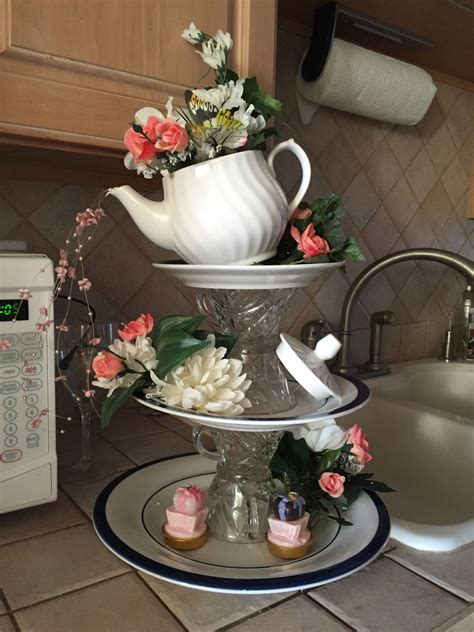 ESTA SUPER HERMOSO. YO LOS KISIERA TODOS. Teapot Centerpiece, Tea Party ...