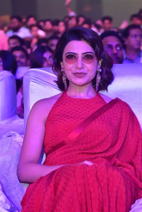 Samantha : ఖుషి మ్యూజికల్ కాన్సర్ట్ ఈవెంట్లో ఎరుపు చీరలో సమంత మెరుపులు ...