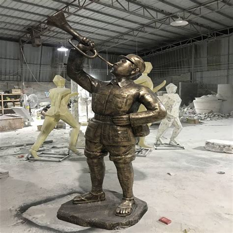 玻璃钢仿铜八路军吹冲锋号敬礼雕塑抗日战争主题广场公园雕像摆件-阿里巴巴