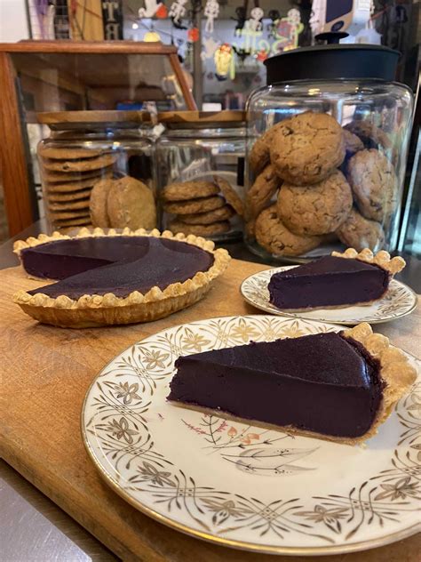 Violet Sweet Potato Pie -10" – Betty Bakery