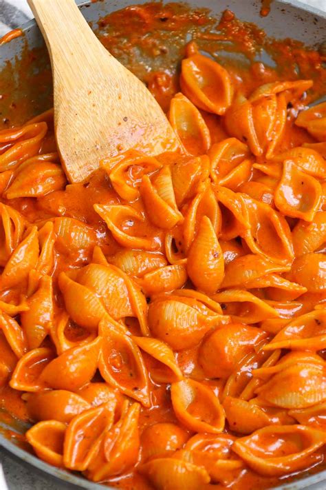 Gigi Hadid Pasta: A Mouthwatering Spicy Vodka Dish - Smart Pasta Maker