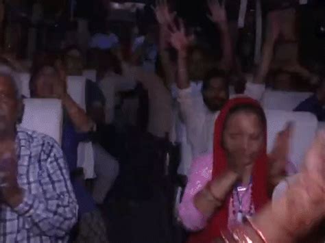 On the first day 2189 devotees received tokens for the Baltal route ...