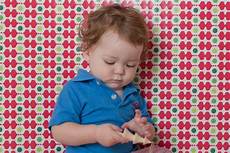 Wrapping Paper Diy Photo Backdrop by 20 Diy Photo Backdrops That Will Make Your Photos Beautiful Wrapping Paper Diy Photo Backdrop