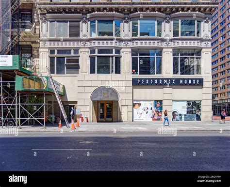 80 fifth avenue hi-res stock photography and images - Alamy