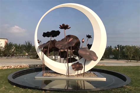 城市公园圆环不锈钢月亮雕塑的摆放-方圳雕塑厂