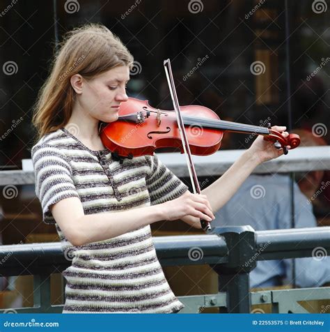 Female Violinist Playing Violin Editorial Image - Image of busk, busks ...