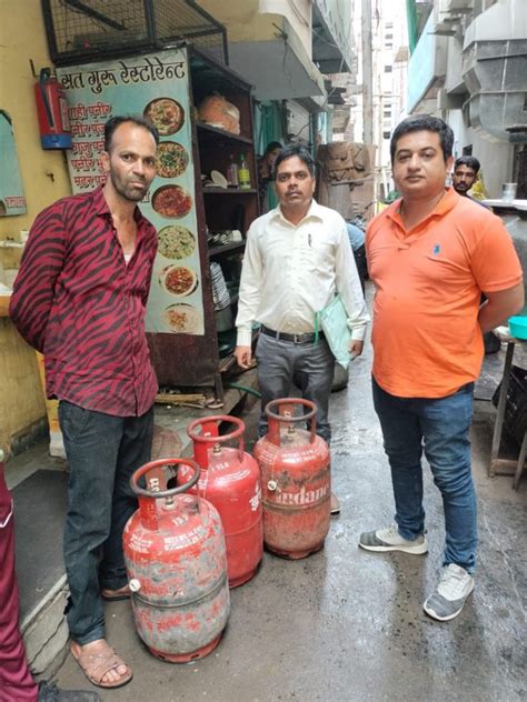 Councilor opposed digging pits for pillars from KD Gate to Imli Tirahe ...