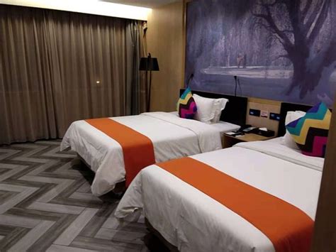 SHENGGAO HOTEL SHANGHAI NEW INTERNATIONAL EXPO CENTER DISNEY PARK ...